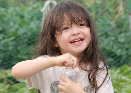 '슈퍼맨이 돌아왔다' 박주호 딸 나은, 생애 첫 심부름! "동생 생일떡 나눠주러 왔어요"