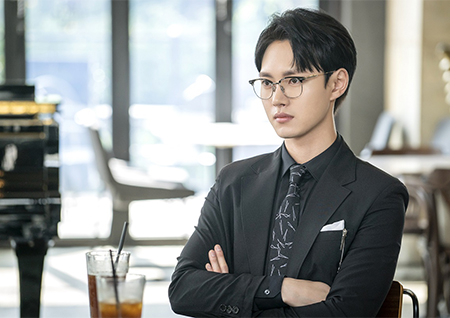 '뷰티 인사이드' 이태리-문지인, '묘한 분위기'의 기싸움 스틸컷 공개!