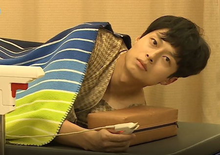 ‘나 혼자 산다’ 수면마취에서 깬 김충재, 뼛속까지 ‘미대 오빠’ 입증