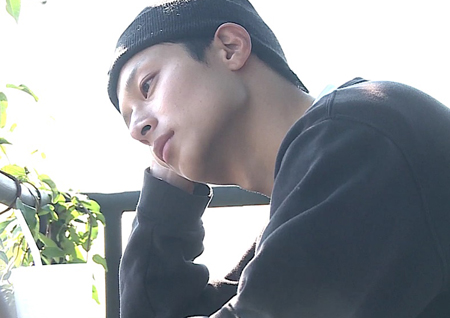 ‘나 혼자 산다’ 김충재, 잇몸미소 일으키는 미(美)친 일상 공개