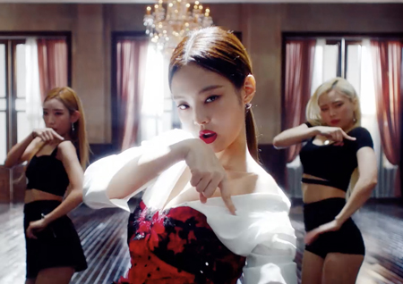 제니, ‘SOLO’ 풀버전 안무 첫 공개! 손가락 포인트 안무 ‘시선집중’