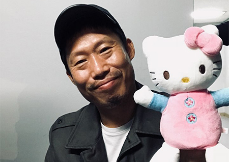 '완벽한 타인' 누적 관객 400만 돌파! 주연 배우들의 '키티 인증샷' 공개