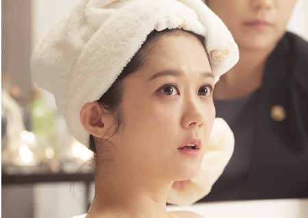 ‘황후의 품격’ 장나라, 목욕재계로 꽃단장 황후 변신...'순백의 러블리 오써니'