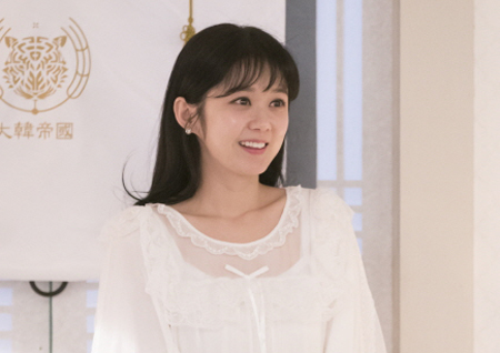 ‘황후의 품격’ 장나라, 새하얀 드레스 잠옷 입고 황제 신성록 ‘유혹’