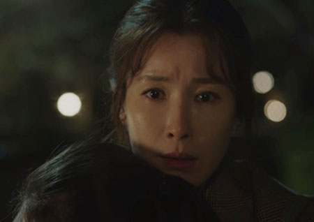 ‘SKY 캐슬’ 이태란, 송건희 비밀 알아챘다... 자체 최고 시청률 경신