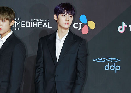 [포토] 워너원 황민현, 완벽한 슈트핏과 더욱 깊어진 눈빛