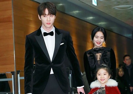 [포토] 이준영-신비, 손 꼭잡고 조심조심