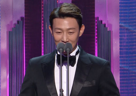 ‘2018 MBC 연기대상’ ‘수목조연상’ 강기영 “여자친구와 기쁨을 함께” 