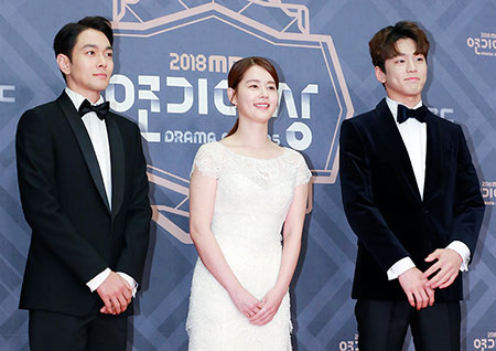 [포토] 이규한-김주현-김민규, 데칼코마니처럼 두 손 앞으로 공손히~