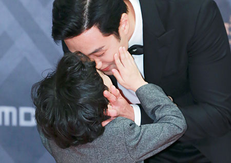 [포토] 소지섭, 건우와 애정이 넘치는 코뽀뽀 부비부비~