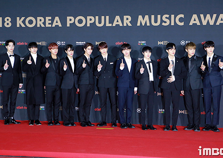 워너원, 12월 아챔차트 압도적 우승! 2018년의 시작과 끝 장식