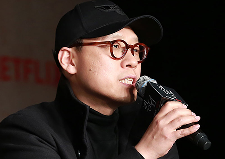 '킹덤' 김성훈 감독 "김은희 작가가 사준 캔 맥주에 넘어가 작품을 선택하게 되었다"