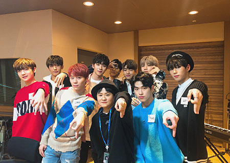 1THE9, 끼렉터 김신영과 인증샷 공개! '정오의 희망곡'에서도 빛난 케미