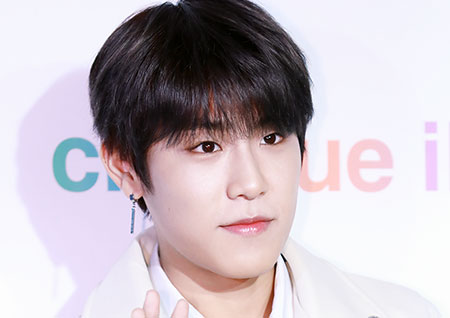 [포토] 박우진, 어색한 듯 환한 미소