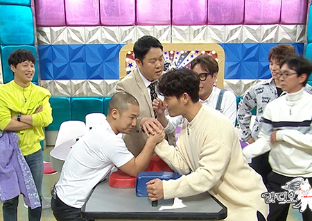 '라디오스타' 쇼리VS김종국, 다윗과 골리앗의 팔씨름 대결 "승자는?"