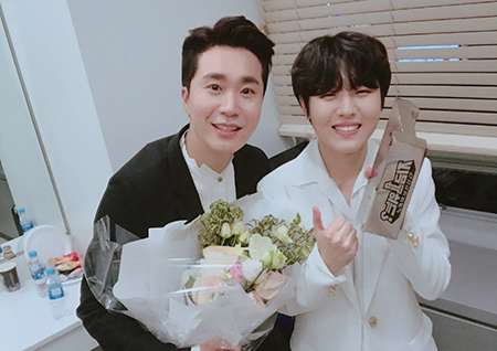 '다시 쓰는 차트쇼' 유승우, 조성모와 환상적인 'To Heaven' 듀엣 무대... “레전드 무대 선사”