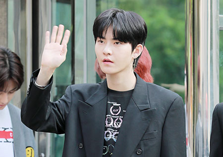 [포토] 더보이즈 활, 인사는 다정하게