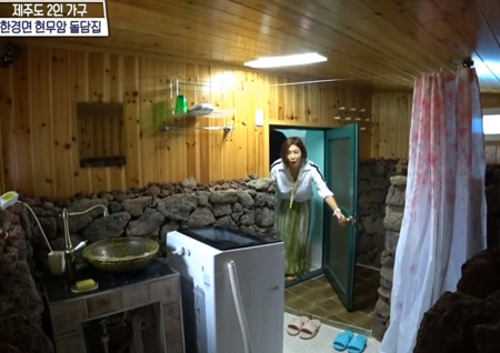 '구해줘! 홈즈' 덕팀이 고른 제주 하우스! '화산송이+현무암= 좋은 냄새!'
