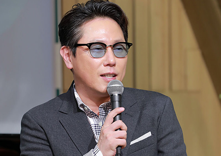 윤종신, 모든 방송 하차 선언… "고인 물 되지 않으려는 몸부림"