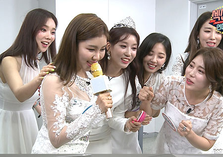 '섹션TV' 미스트롯 송가인, "70대 팬이 SNS로 응원" 폭발적 인기 입증