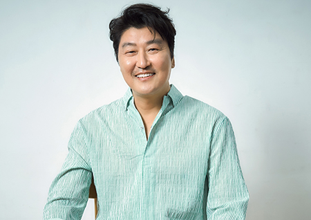 [人스타] 송강호 "작품의 성공, 저의 쉼 없는 새로운 시도에 대한 신뢰라 생각"