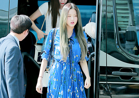 [포토] 아이즈원, 차에서 내리는 중