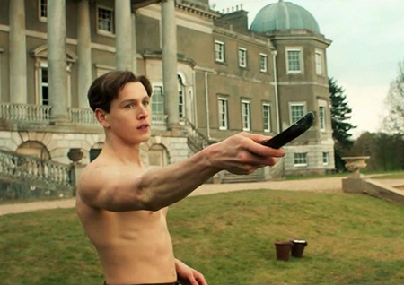 ‘킹스맨: 퍼스트 에이전트’ 킹스맨 의 탄생 비화 다루며 태런 에저튼 이을 해리스 딕킨슨 매력폭발!