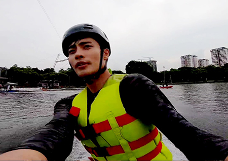 '나 혼자 산다' 성훈, 싱가폴에서 제대로 물 만난 인어왕자로 첨벙첨벙~