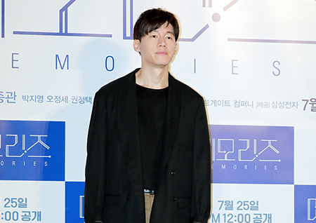[포토] '메모리즈' 김무열, 포토타임은 정자세로~