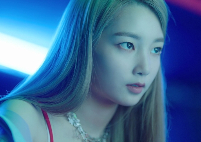 로켓펀치, 네 번째 멤버 리더 연희 공개 ' 시크+도도 매력’