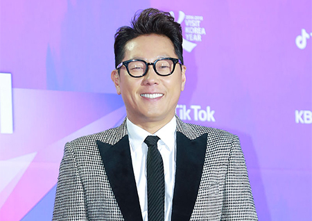 '라스' 떠나는 윤종신, "12년간 나의 일터… 모든 분들 감사해" 하차 소감