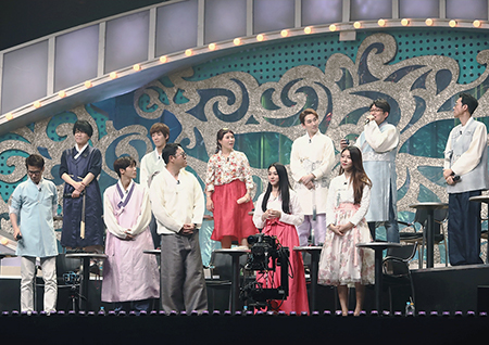 ‘복면가왕’ 판정단 5초 만에 무장해제 “살다 살다 이분이 내 앞에서 노래를”