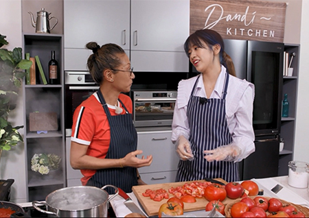 '마리텔V2' 김소희 셰프, 사투리 탓 시청자와 대화 단절?! 안유진에 동시통역 요구 '폭소'