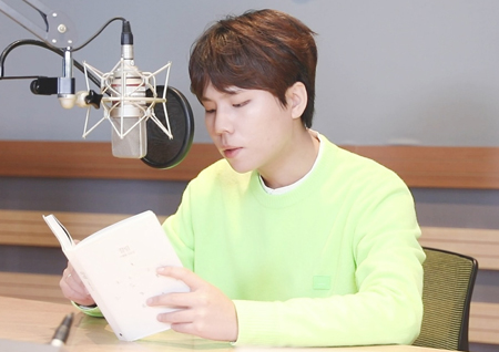 ‘책을 듣다’ 이연희×정승환, ‘밑줄 긋는 남자’·‘끌림’ 낭독자로 출연