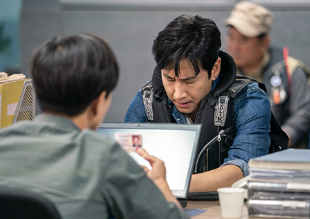 ‘검사내전’ ‘불안→체념→해탈’ 3단 변화! 검사 이선균, 경찰서에서 포착된 이유는? 