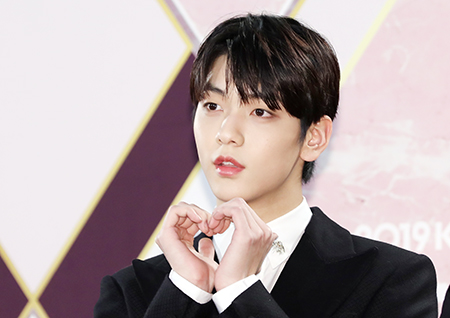 [포토] 수빈, 미소년의 하트