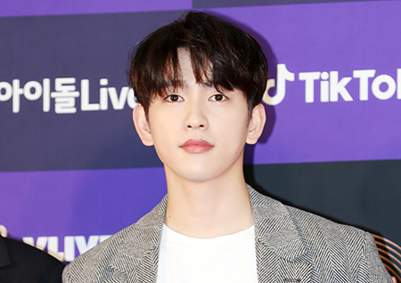 [포토] 진영, 왼손으로 완성한 포즈