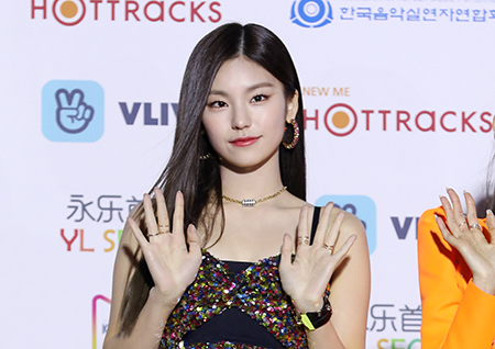 [포토] 예지, 입덕을 부르는 손인사