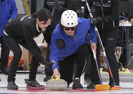 '마리텔V2' 팀킴VS팀숲, 아이템 활용도 100% 컬링 경기! "엉망진창 경기"