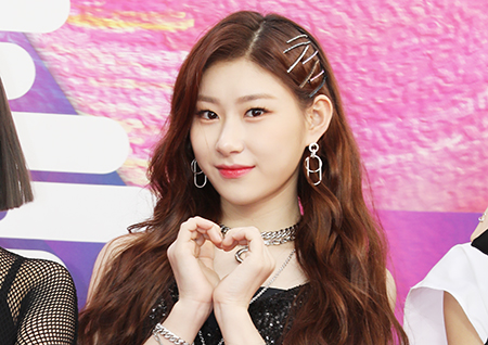 [포토] 채령, 남심 녹이는 하트