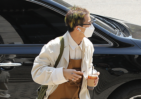 [포토] 송민호, 패셔니스타의 출근길