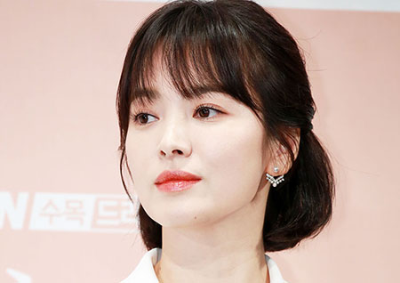 송혜교, 서경덕 교수와 中 충칭 임시정부청사에 안내서 1만부 기증 