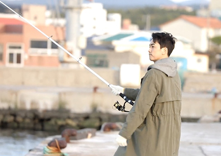 ‘나 혼자 산다’ 송승헌, 친구까지 낚아버리는(?) 귀여운 거짓말?! “직접 잡았다니까”