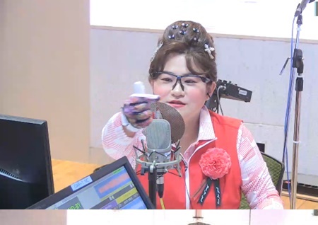 둘째이모 김다비 "솔라·아이유·태연? 가는 길 달라"(정오의 희망곡 김신영입니다)