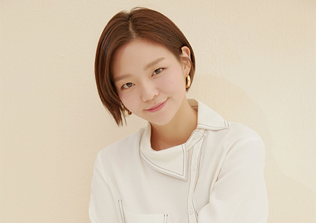 이솜, 現소속사 아티스트컴퍼니와 인연 계속… 재계약 체결 [공식]