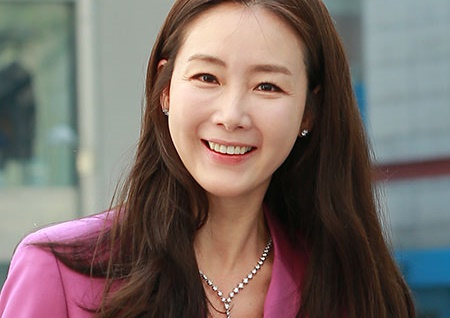 최지우, 나이 45세에 첫 아이 안아…"노산모 힘내길" [종합]