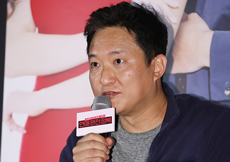 [포토] 김재현 감독, 인사말 하는 영화 '연애 완전 정복'의 감독