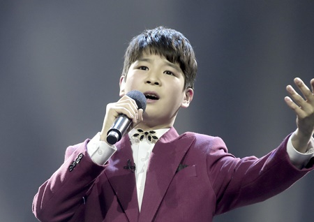 정동원, 후원잡음→父 반환+항의팬에 법적대응 시사 [종합]