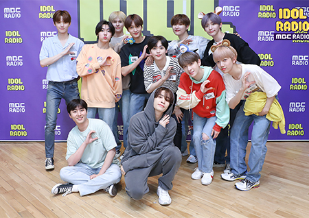 '아이돌 라디오' 크래비티 "변함 없이 응원해주는 팬들 감사, 노력하는 그룹 될 것"
