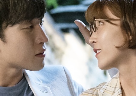 이상이·이초희, '한 번 다녀왔습니다' 키스신 탄생? 입술밀착